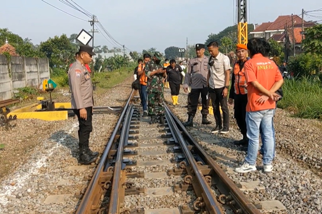 Pilu! Balita di Tulungagung Tewas Tertabrak Kereta Gajayana saat Bermain di Rel