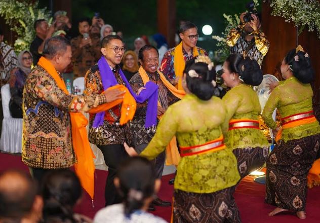 Kata Fadli Zon Ikut Menari Tayub usai Terima Javanese Culture Award 2025: Rasanya Gembira
