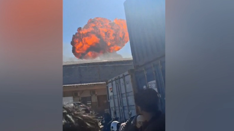 Kebakaran Hebat Gudang Tiner di Surabaya, 10 Mobil Damkar Dikerahkan