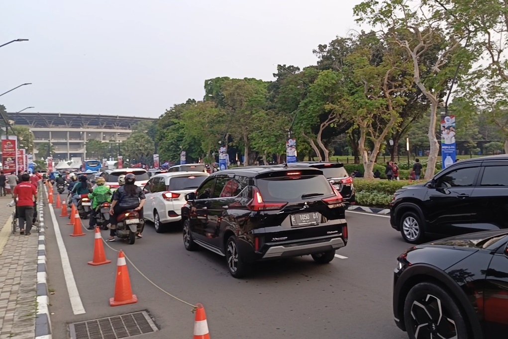 Jelang Indonesia Vs China, Lalu Lintas di Kawasan GBK Macet