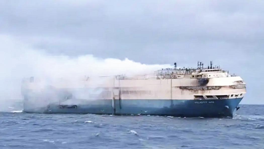 Kapal Kargo Pengangkut 3.000 Unit Mobil dari China Hangus Terbakar di Samudra Pasifik