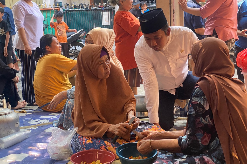 Legislator Perindo Salurkan Hewan Kurban ke Warga Cengkareng Jakbar
