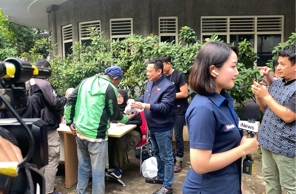 Angkie Yudistia Bagikan Daging Kurban ke Pekerja Informal di DPP Perindo: Pastikan Dekat dengan Masyarakat