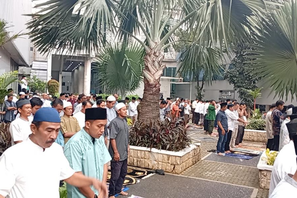 Masjid Fatahillah Balai Kota Dipadati Ribuan Jemaah Salat Iduladha, Pramono-Rano Tak Terlihat