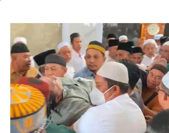 Sebelum Meninggal Dunia, Ustaz Yahya Waloni Jatuh saat Khutbah Jumat di Makassar
