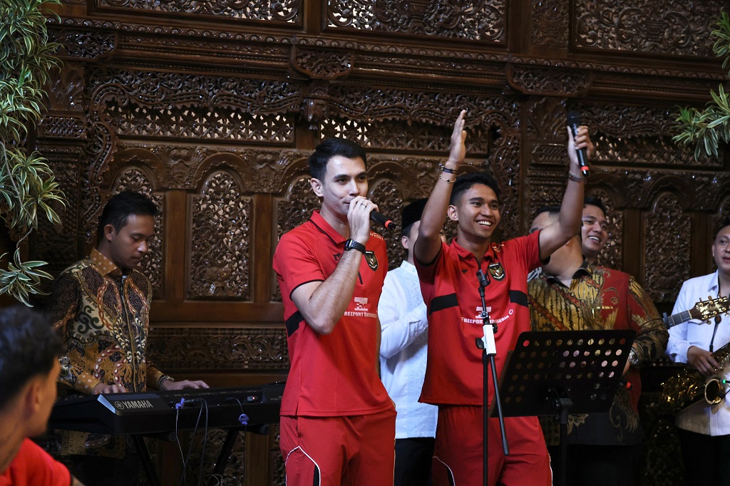 Asyiknya Nadeo dan Marselino saat Nyanyikan Lagu Favorit Prabowo
