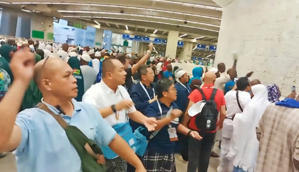 Jemaah Haji Laksanakan Lempar Jumrah Hari Kedua di Mina, Suasana Khidmat dan Tertib