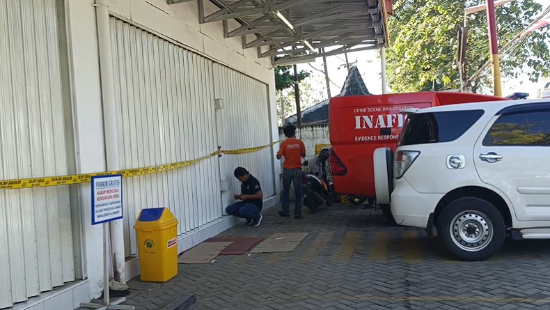 Perampokan Bersenjata di Minimarket Gunungkidul Terekam CCTV, Pelaku 2 Orang