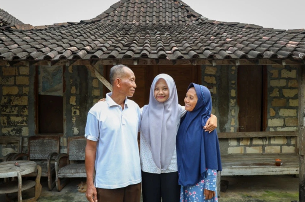 Kisah Inspiratif Rofi Anak Penjual Jerami, dari Penjaga Konter HP Kuliah Gratis di UGM