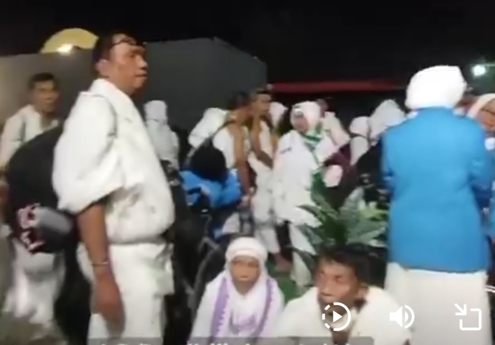 Viral Ratusan Jemaah Haji asal Situbondo Telantar di Muzdalifah
