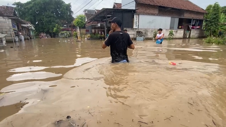 Sungai Catakbanteng Jombang Meluap akibat Hujan Deras, Ratusan Rumah Warga Terendam Banjir