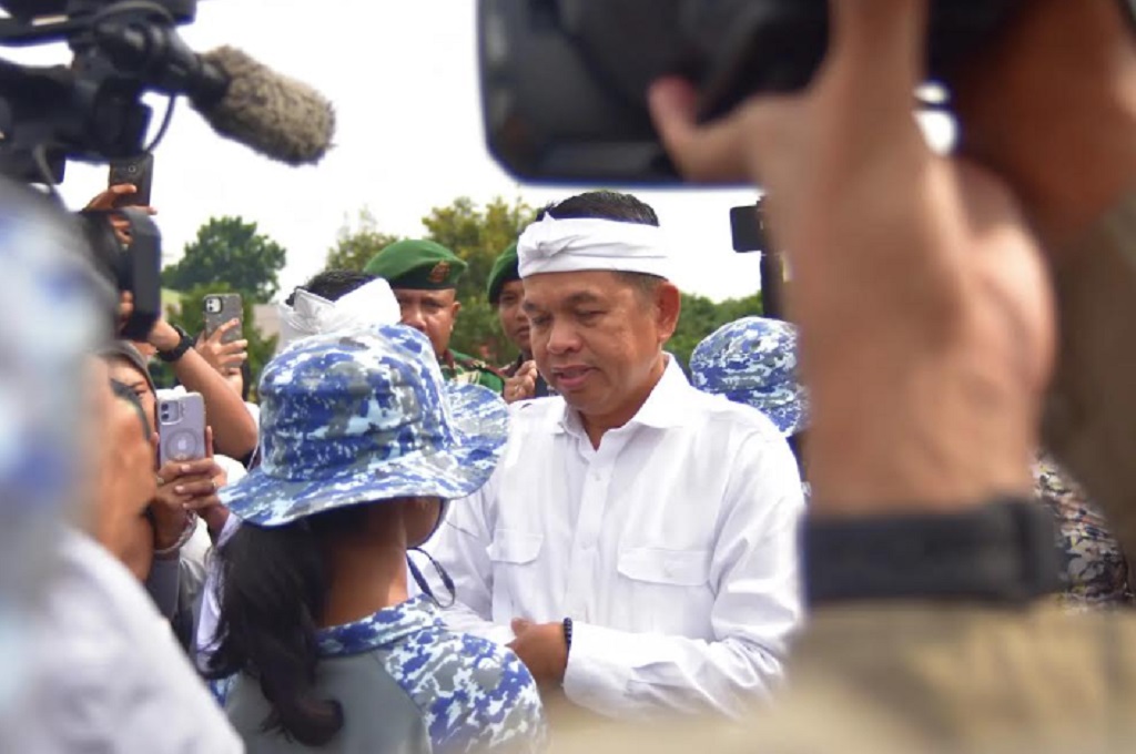 DPR Kritik Rencana Dedi Mulyadi Hapus PR Murid di Jabar: Guru yang Paling Paham!