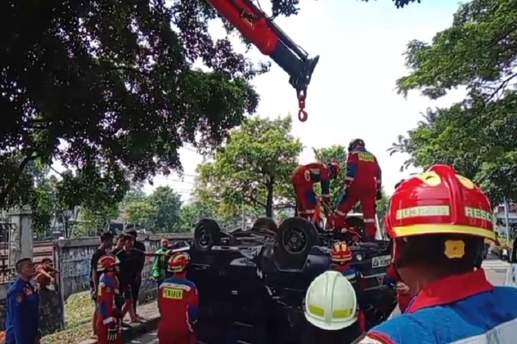 Mobil Pengangkut Uang Kecelakaan di Klender Jaktim, Terguling gegara Motor