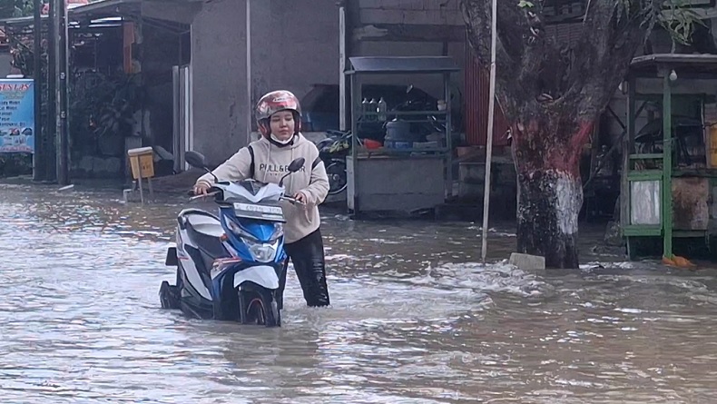 Banjir Akibat Luapan Sungai Lamong, Akses Alternatif Gresik-Mojokerto Lumpuh