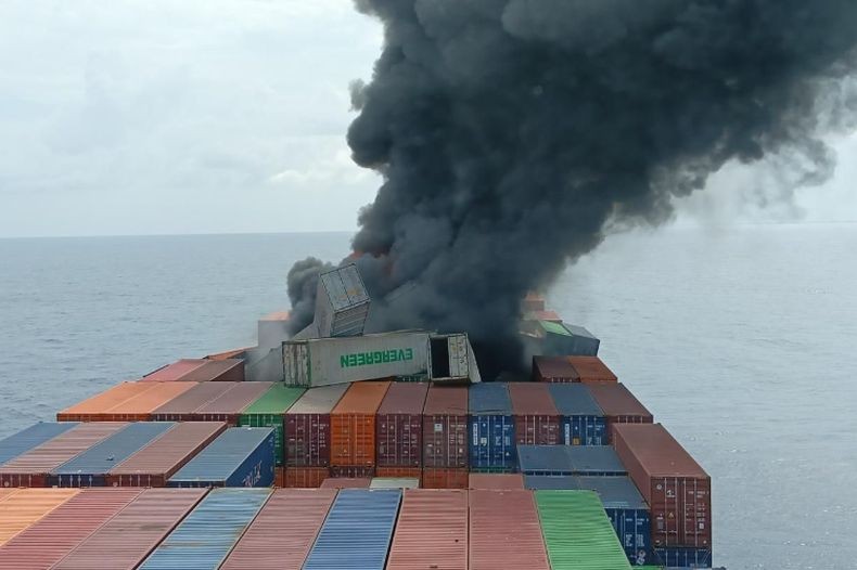 Kapal Kargo Berbendera Singapura Meledak di Lepas Pantai India, Kru Asal Indonesia Hilang