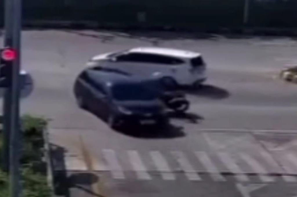 Viral Kecelakaan di Limo Depok gegara Mobil Nekat Terobos Lampu Merah