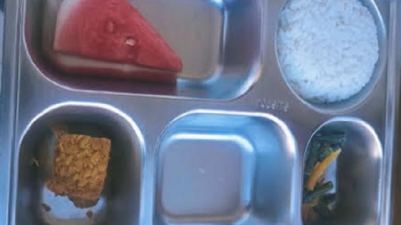 Siswa SDK Ruteng IV NTT Protes Lauk MBG Hanya Tempe Goreng dan Sayur