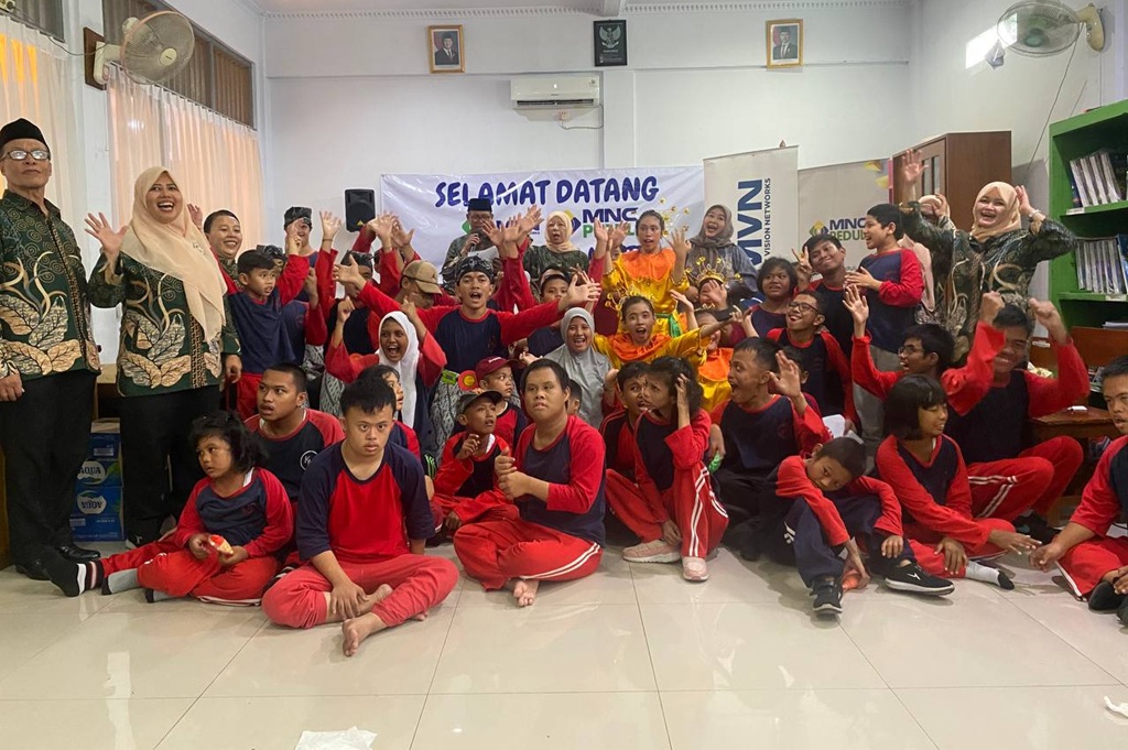 MNC Vision Bersama MNC Peduli Salurkan Perangkat Elektronik dan Peralatan Olahraga ke SLB Khrisna Murti