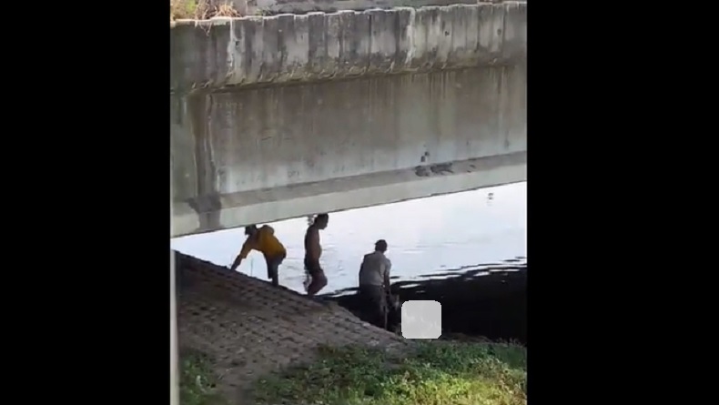 Viral Video Pria di Semarang Tewas Dikeroyok Dibuang ke Sungai