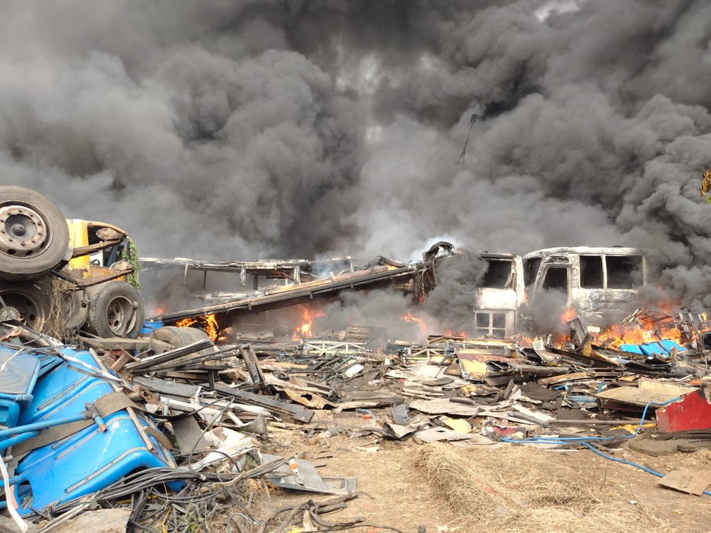 50 Bus Bekas TransJakarta di Terminal Rawa Buaya Ludes Terbakar
