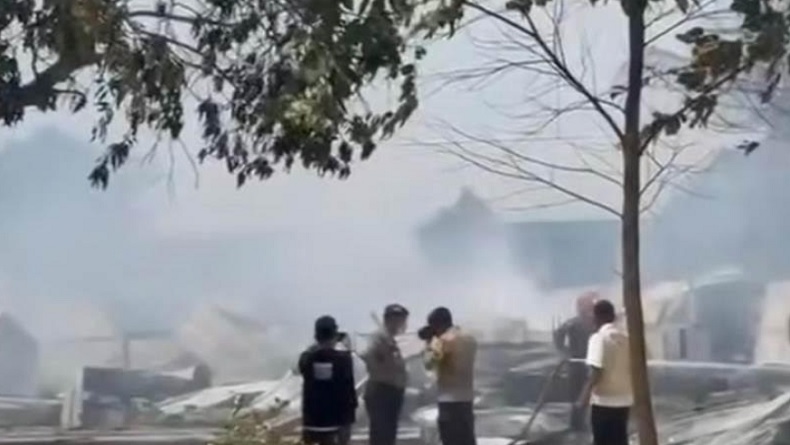 Update Kerusuhan di Siak, 18 Tempat Tinggal Karyawan PT SSL dan 15 Kendaraan Hangus Dibakar