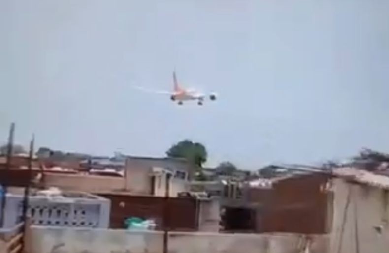 Detik-Detik Pesawat Air India Jatuh Berdasarkan Pelacakan Flight Radar