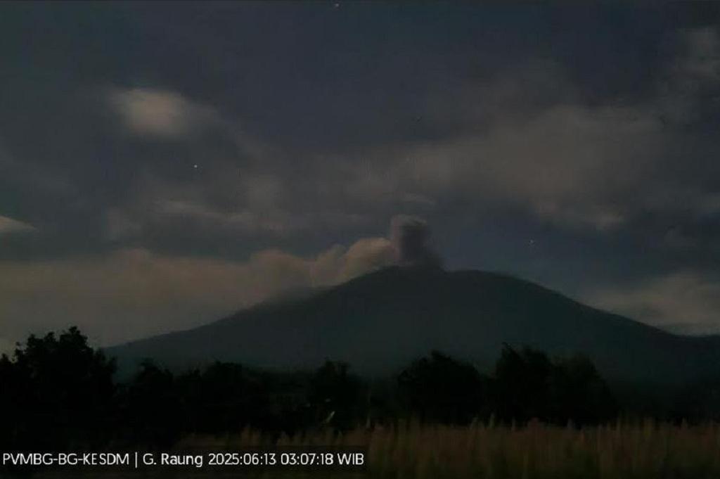 Gunung Raung Meletus, Muntahkan Kolom Abu Setinggi 900 Meter