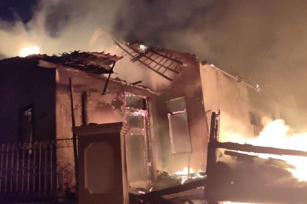 Kebakaran Hebat di Sumedang Tewaskan 1 Warga, 3 Rumah Ludes Dilahap Api!