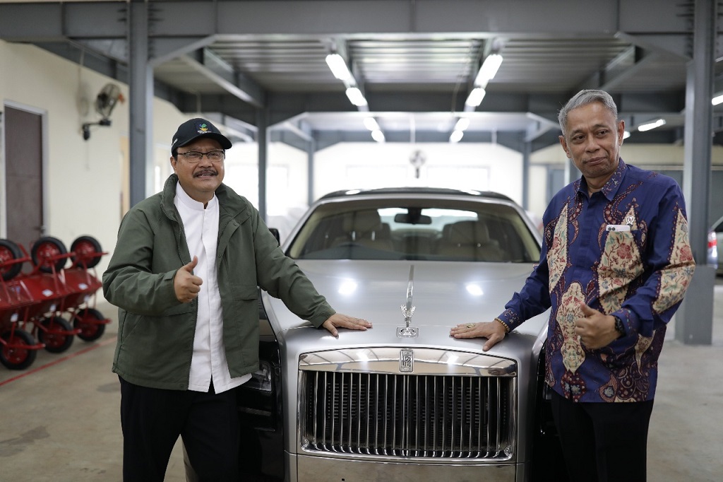 Mobil Rolls-Royce Rp2,5 M Berhasil Dilelang Kemensos, Uangnya untuk Keluarga Miskin