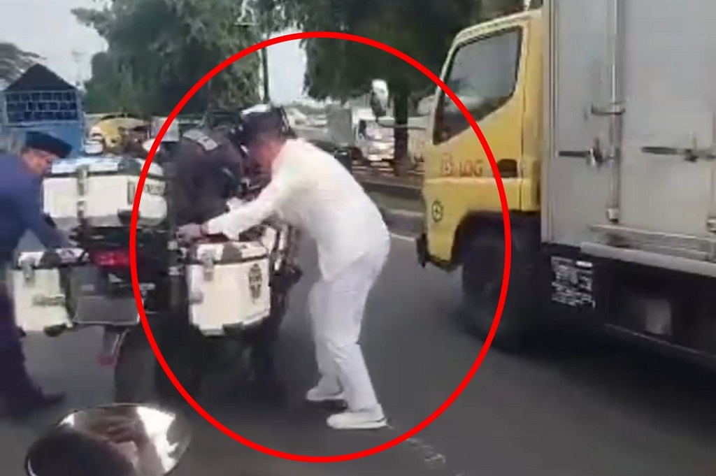 Motor Patwal Dishub yang Bonceng Dedi Mulyadi Tanpa Helm di Sentul Kena Tilang ETLE