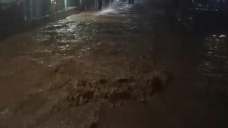 Diguyur Hujan Deras, Desa Pujiharjo Malang Diterjang Tanah Longsor dan Banjir Bandang