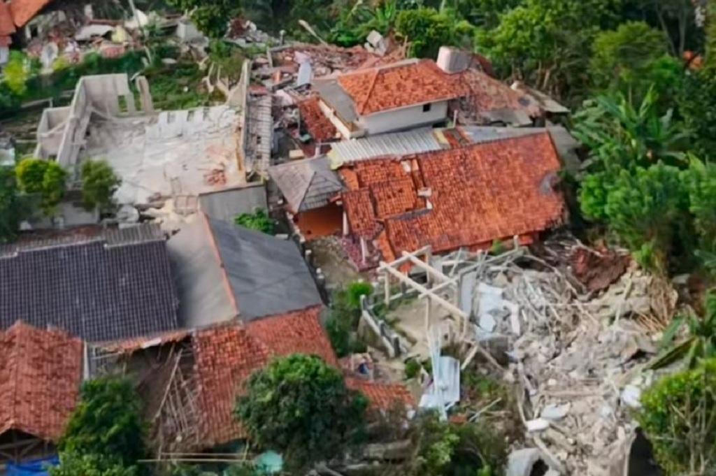 Tanah Bergerak di Purwakarta Ancam Tol Cipularang: 72 Rumah Hancur, 206 Warga Mengungsi!