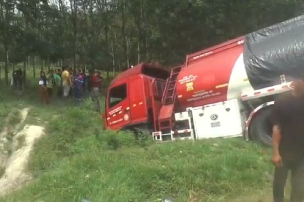 Kecelakaan di Jalinsum Asahan, Truk Tangki BBM Tabrak 3 Kendaraan