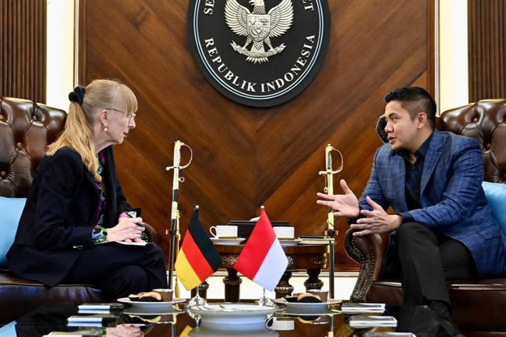 Seskab Teddy Bertemu Dubes Jerman di Akhir Pekan, Bahas Apa?