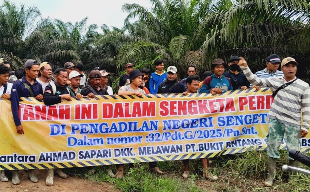 Tolak Kehadiran TNI, Ratusan Warga di Muarojambi Datangi Kamp Perkebunan Sawit PT BBS