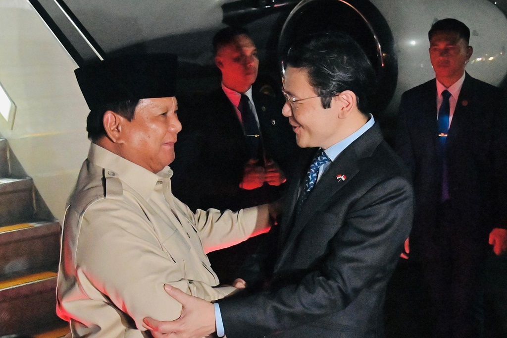 Momen Prabowo Disambut Lawrence Wong saat Tiba di Singapura