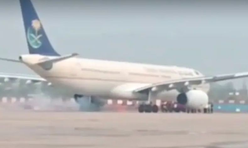 Pesawat Saudi Airlines Bawa Jemaah Haji Nyaris Terbakar