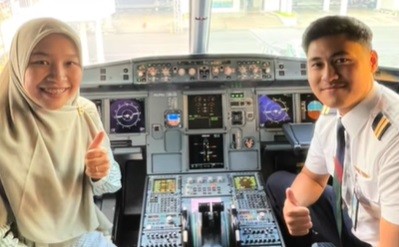 Viral Guru Naik Pesawat Pilotnya Ternyata Mantan Murid Bandel dan Jail, Netizen Auto Terharu