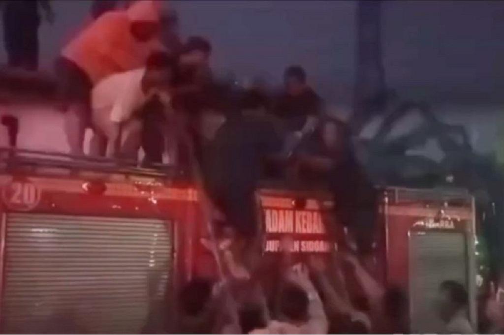 Tragis! 5 Pekerja Cuci Mobil Keracunan dalam Tangki Truk di Sidoarjo, 2 Orang Tewas