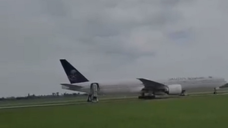 Kronologi Pesawat Saudi Mendarat Darurat di Bandara Kualanamu akibat Ancaman Bom