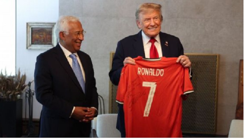 Cristiano Ronaldo Kirim Jersey Bertuliskan Pesan Menohok untuk Donald Trump