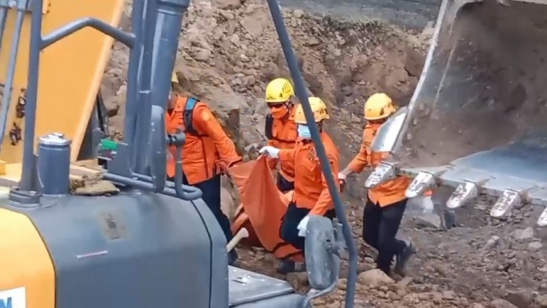 2 Jasad Korban Tertimbun Longsor Tambang Galian C Cirebon Ditemukan