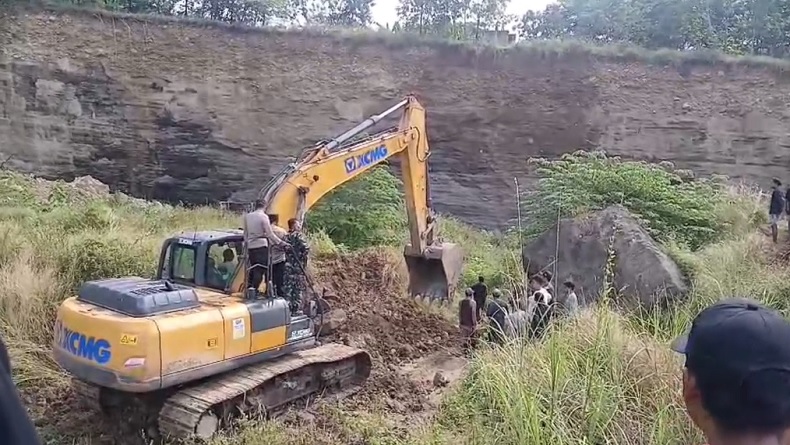 2 Korban Tertimbun Longsor Tambang Galian C di Cirebon, Kakak Adik