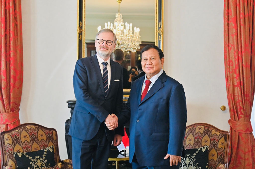 Transit di Praha, Prabowo Terima Kunjungan PM Ceko Petr Fiala
