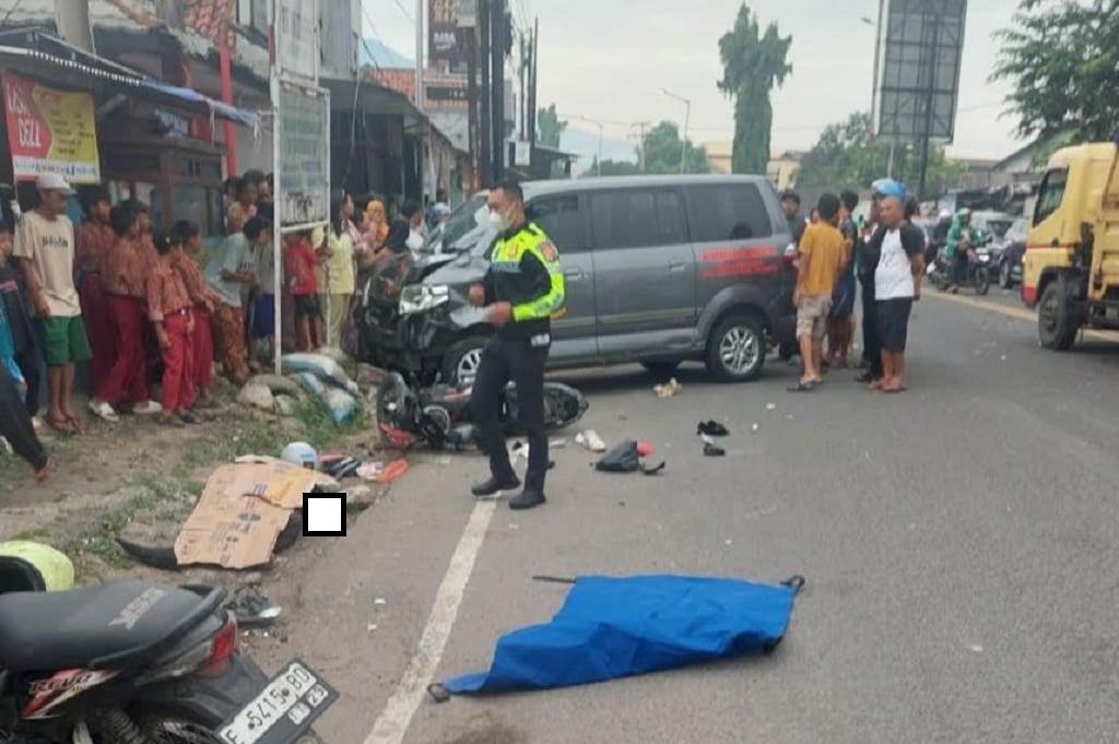 Kecelakaan Maut Ambulans Tabrak 2 Motor di Cirebon: Ojol Tewas, Pasutri Luka Berat