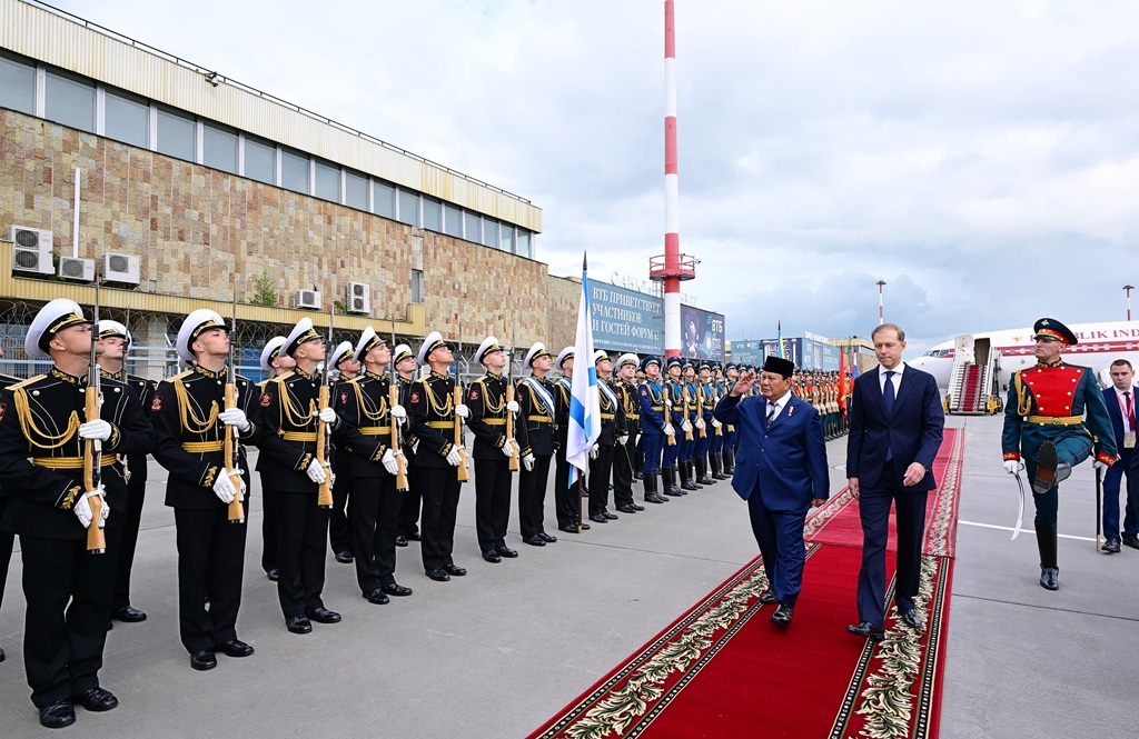 Momen Prabowo Tiba di Rusia, Disambut Wakil PM Denis Manturov