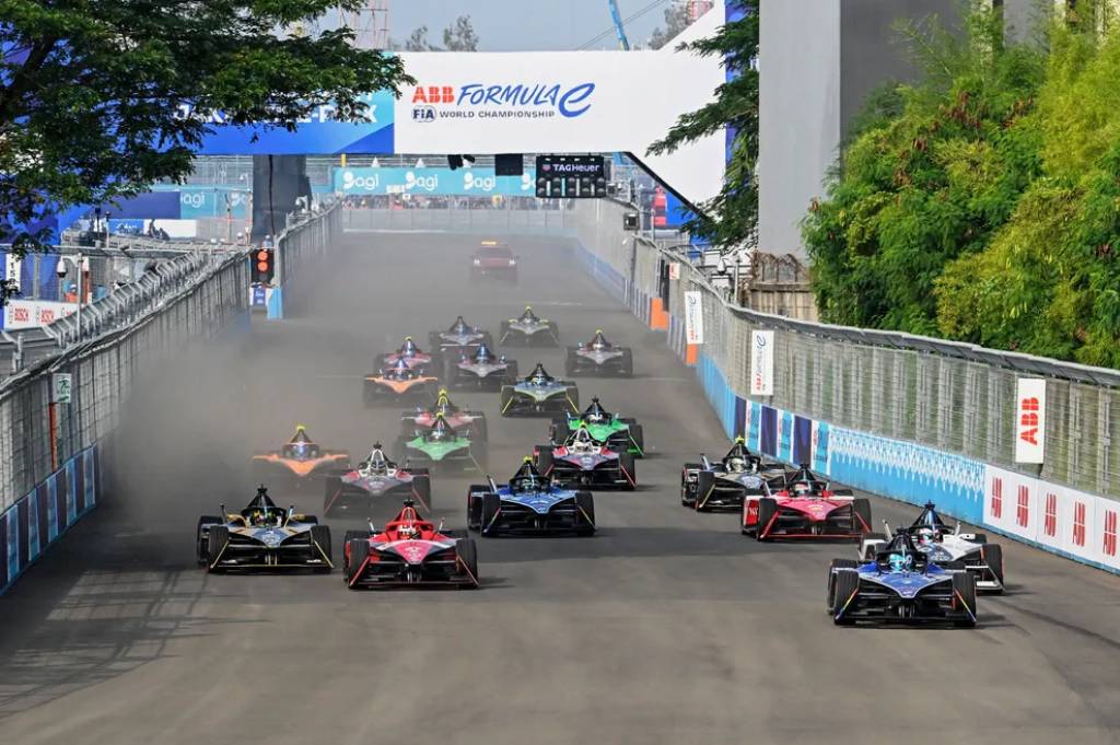 Formula E Jakarta E‑Prix 2025: Atmosfer Tropis Jadi Tantangan Ekstra Para Pembalap!