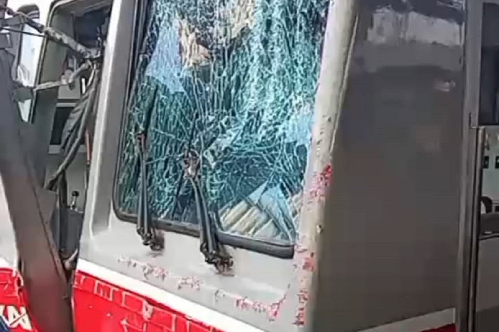 KRL Tabrak Truk di Tangerang, Kabin Masinis Ringsek