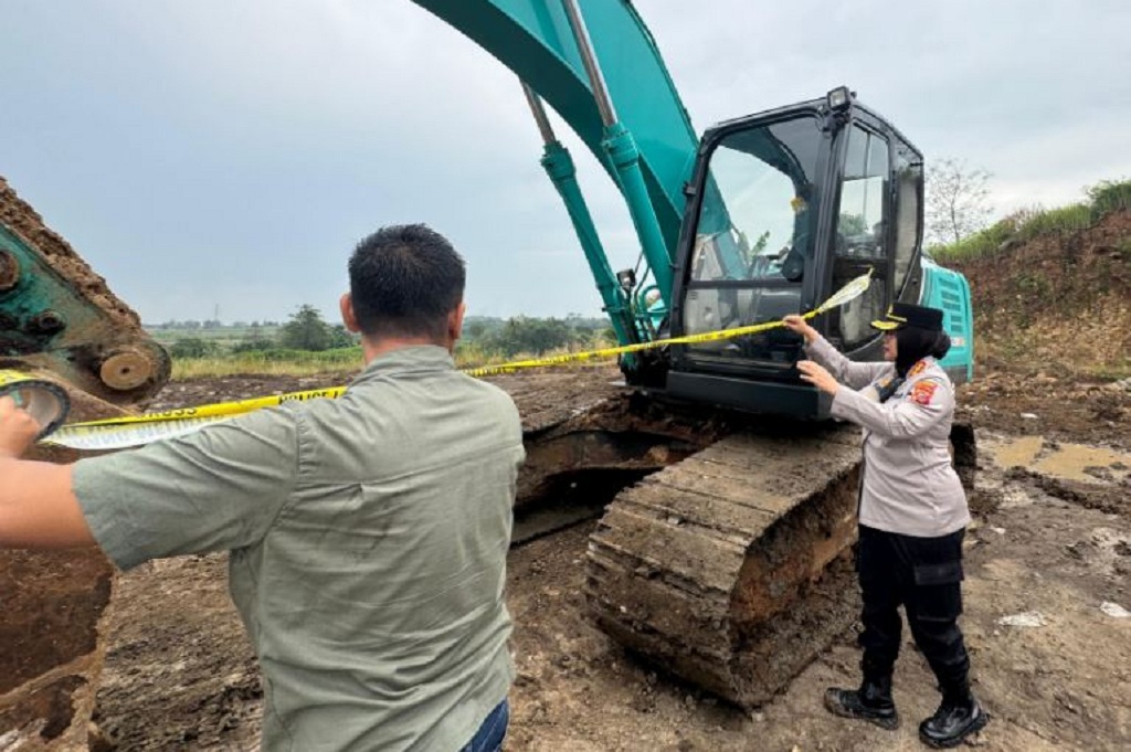 Cegah Longsor Maut, Polisi Segel Tambang Galian C Ilegal di Beber Cirebon