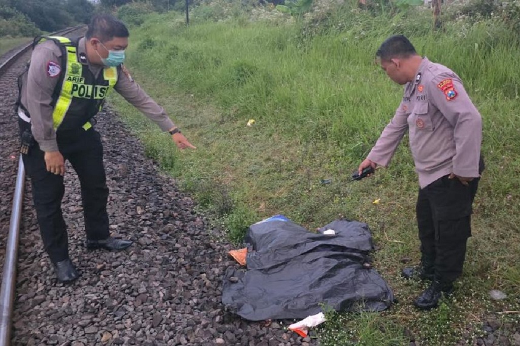 Tragis! Pria Tanpa Identitas Tewas Mengenaskan Terlindas Kereta Api di Malang